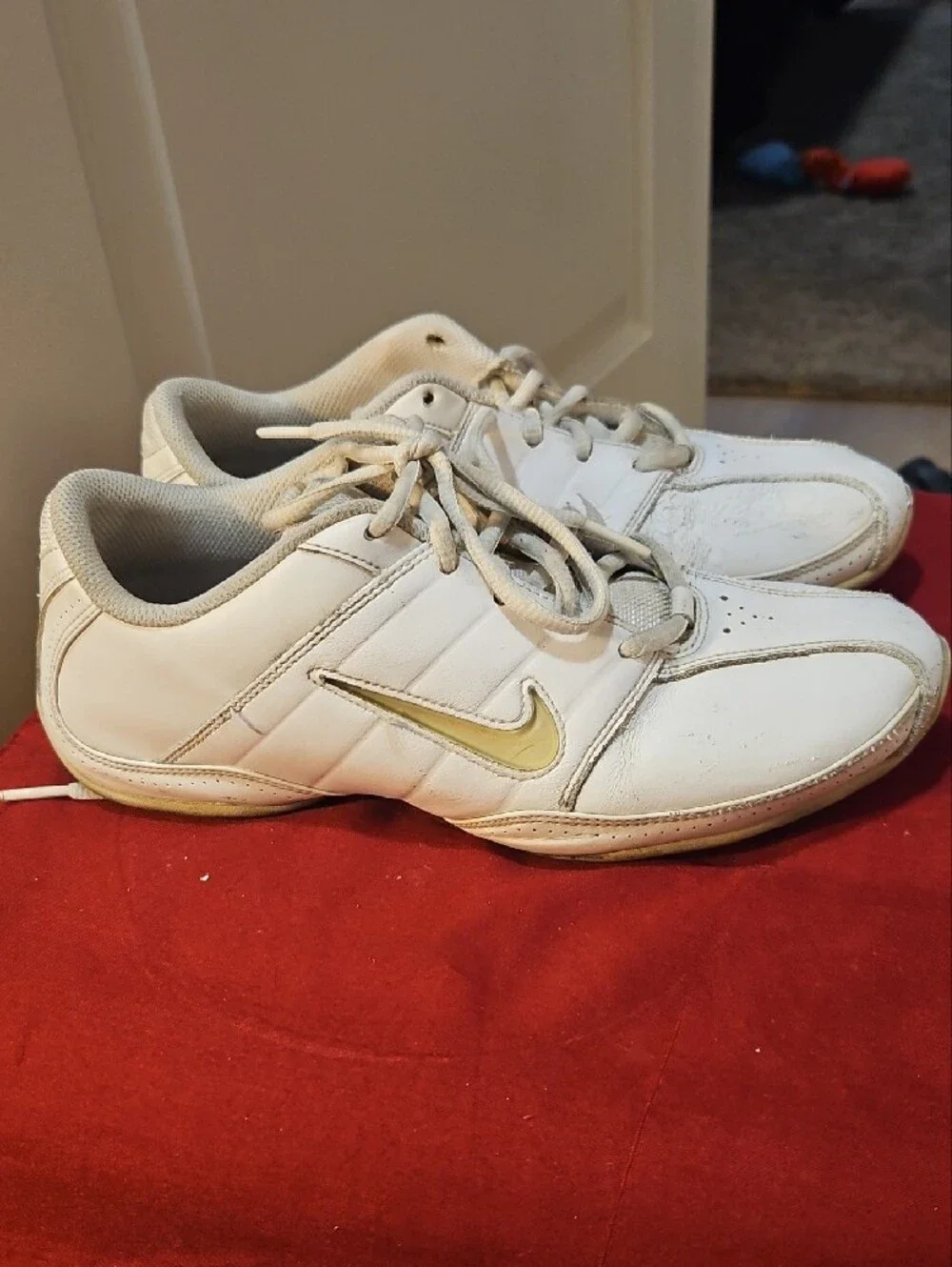 Nike Women’s White Leather Tennis Shoes
